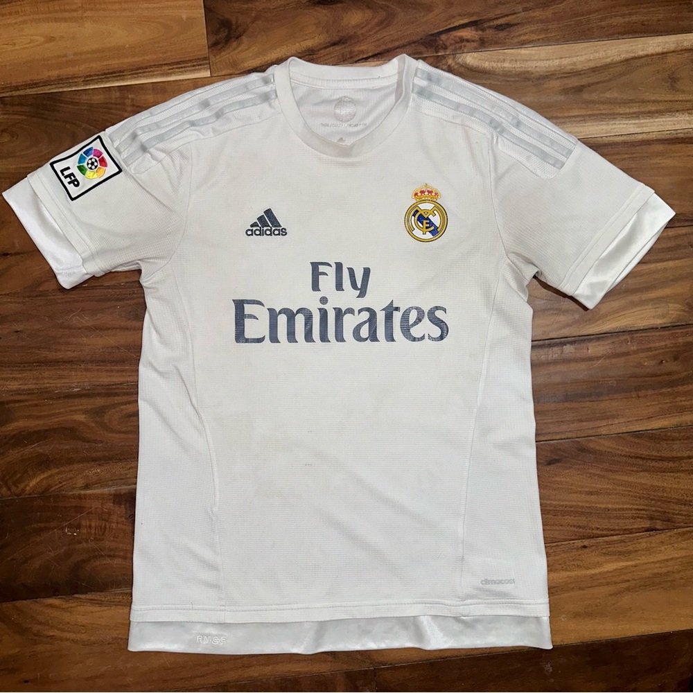 Fly Emirates Soccer Jersey Men’s White/Silver size: medium lightly worn